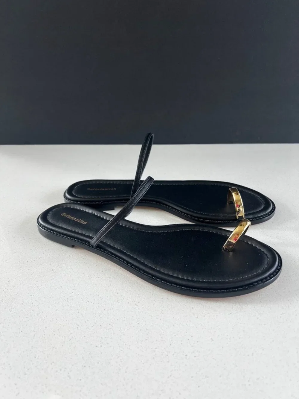 REFORMATION Cassandra BLACK LEATHER Flat Sandals flats size 9.5 NEW - Picture 2 of 7